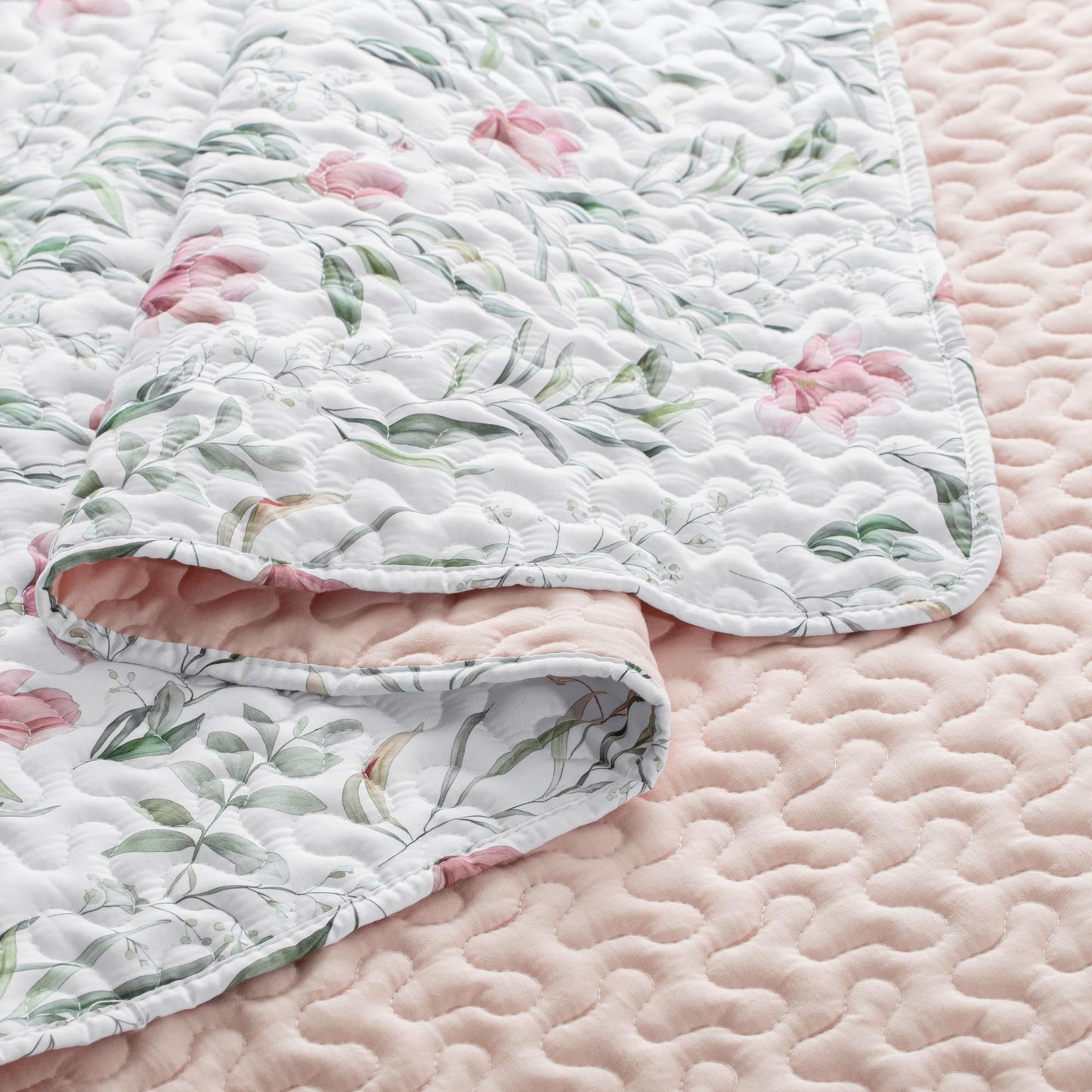 Exclusivo Mezcla Floral Twin Size Quilt Set, White Twin Quilt Bedding Set with Watercolor-inspired Botanical Pattern, Reversible Lightweight Bedspreads Coverlets Bed Cover for All Seasons (68"x88")