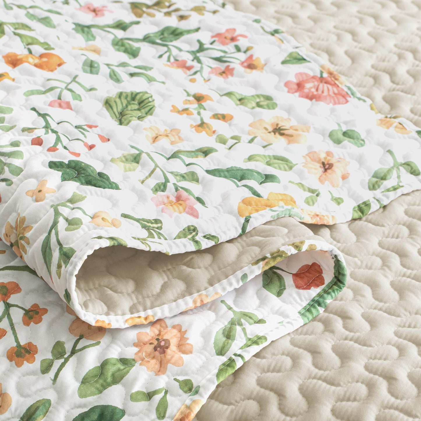 Exclusivo Mezcla Floral Quilt King Size, White King size Quilt Bedding set with Cottagecore Botanical Pattern , Reversible Lightweight Spring Bedspreads Coverlets Bed Cover for All Seasons (104"x96")