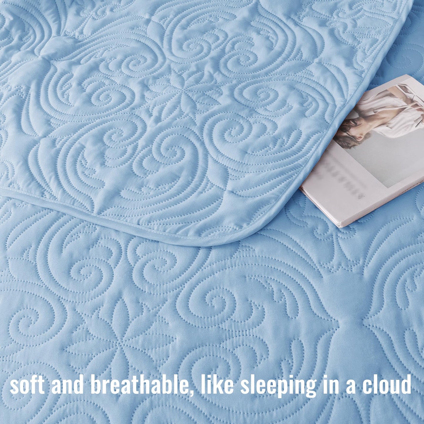Exclusivo Mezcla Quilts Queen Size Bedding Set with 2 Pillow Shams, Lightweight Sky Blue Full Queen Quilt Bedspread with Vintage Damask Pattern, Soft Bedspreads Coverlets for All Seasons