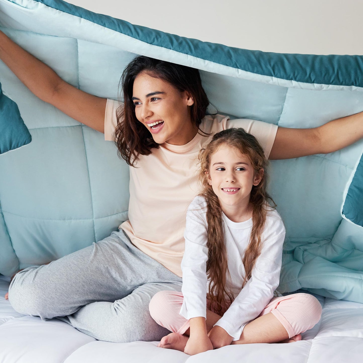 Exclusivo Mezcla Lightweight Reversible 3-Piece Comforter Set All Seasons, Down Alternative Comforter with 2 Pillow Shams, California King Size, Dusty Teal/Spa Blue
