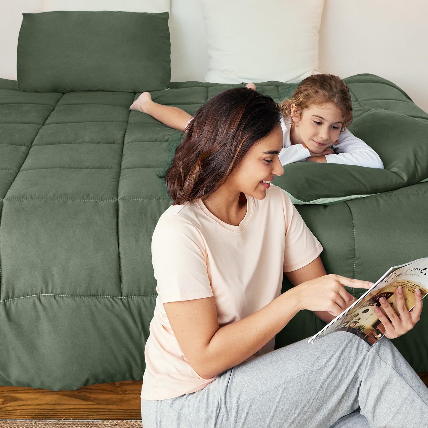 Exclusivo Mezcla Lightweight Reversible 3-Piece Comforter Set All Seasons, Down Alternative Comforter with 2 Pillow Shams, Oversized Queen Size, Emerald/Mint