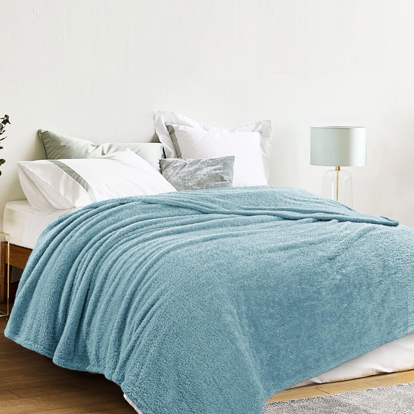 Exclusivo Mezcla Fuzzy Fleece Bed Blanket, Lightweight Fluffy Solid Velvet Blankets Queen Size, Suitable for All Seasons, 90x90 Inches, Slate Blue