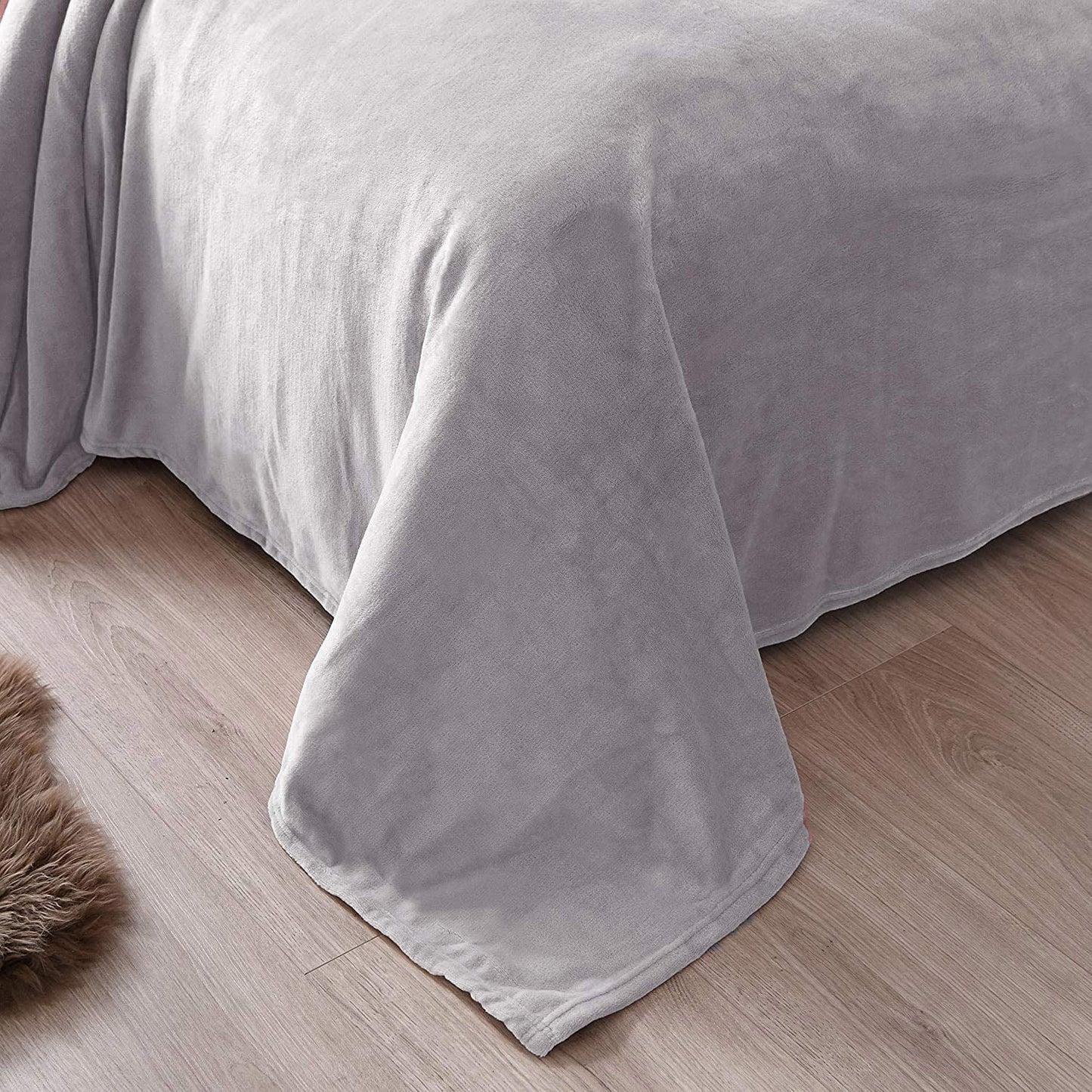 Exclusivo Mezcla King Size Flannel Fleece Velvet Plush Bed Blanket as Bedspread, Coverlet, Bed Cover (90x104 inches, Light Grey) Soft, Lightweight, Warm and Cozy