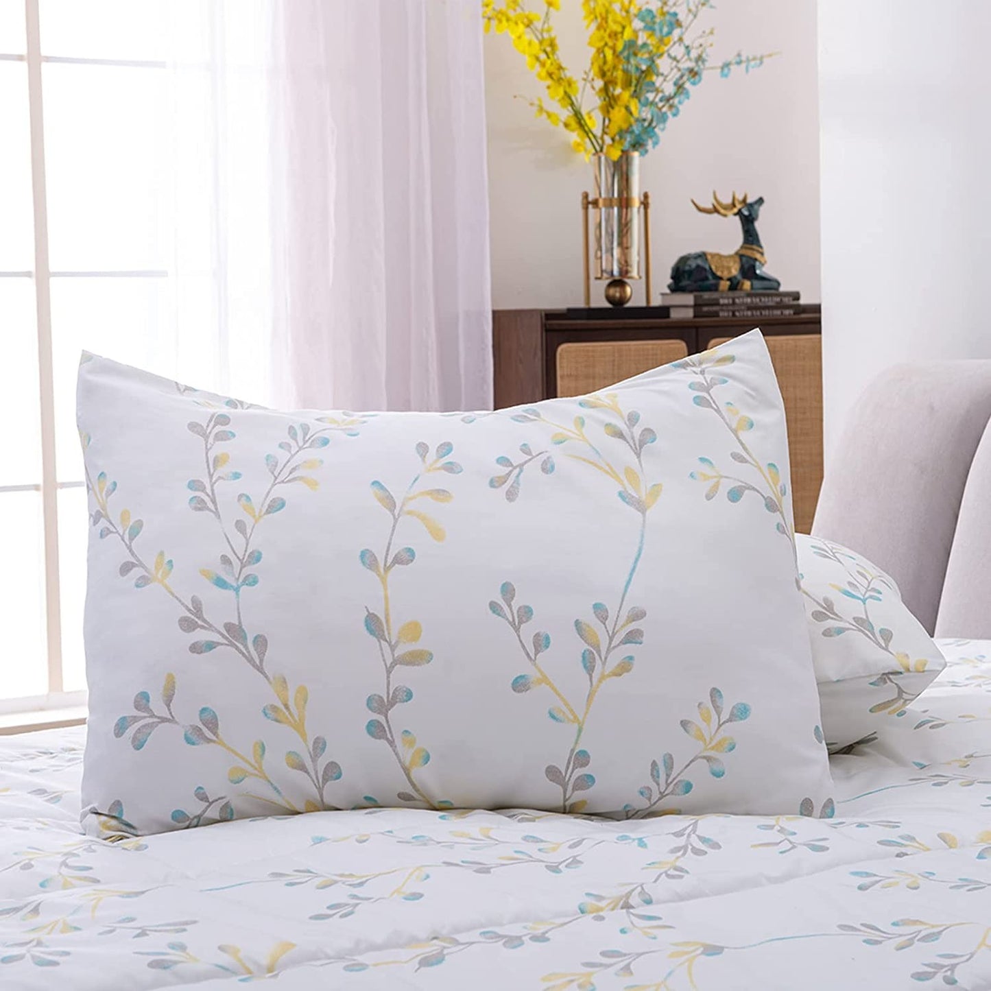 Exclusivo Mezcla 3-Piece Floral Queen Comforter Set, Microfiber Bedding Down Alternative Comforter for All Seasons with 2 Pillow Shams, White