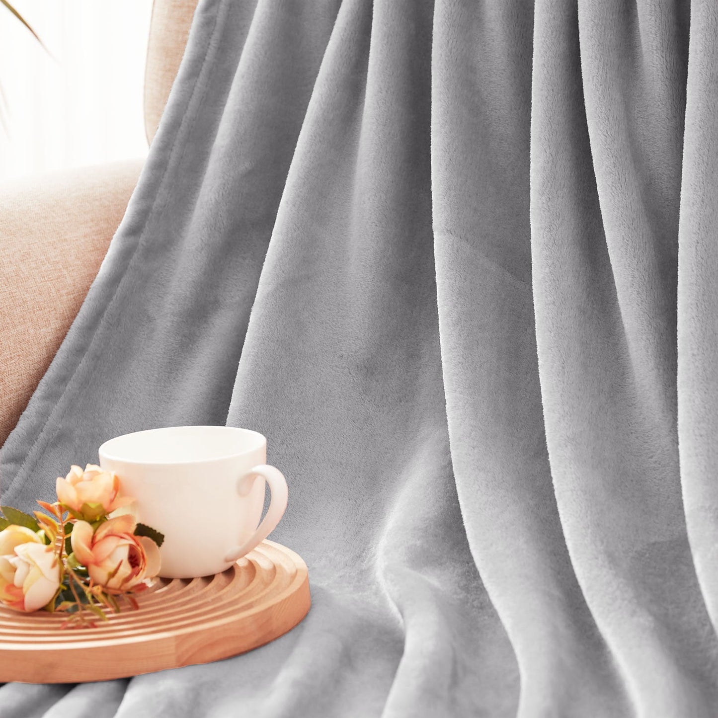 Exclusivo Mezcla Fleece Throw Blanket for Couch/Sofa/Bed,Plush Soft Blankets and Throws,Lightweight and Cozy-50" x 60" (Light Grey )