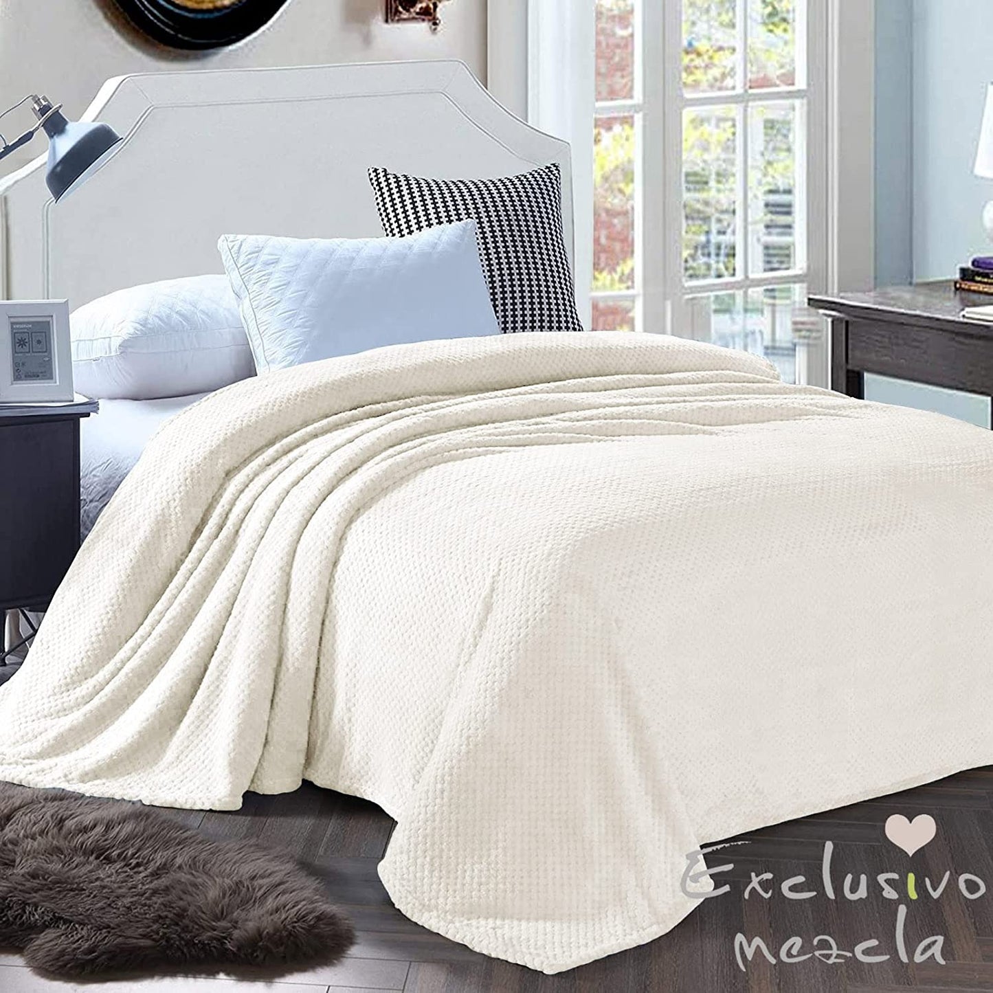 Exclusivo Mezcla Waffle Textured Soft Fleece Blanket, King Size Bed Blanket, Cozy Warm and Lightweight (Off White, 90x104 inches)