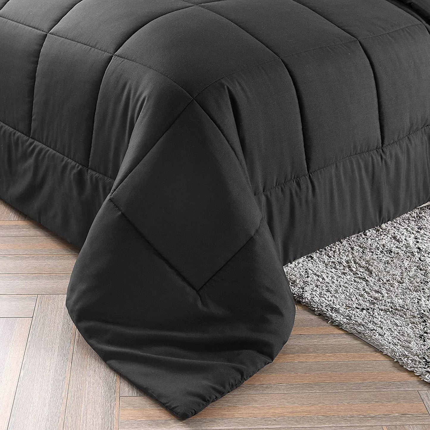 Exclusivo Mezcla Lightweight Reversible 3-Piece Comforter Set All Seasons, Down Alternative Comforter with 2 Pillow Shams, King Size, Black