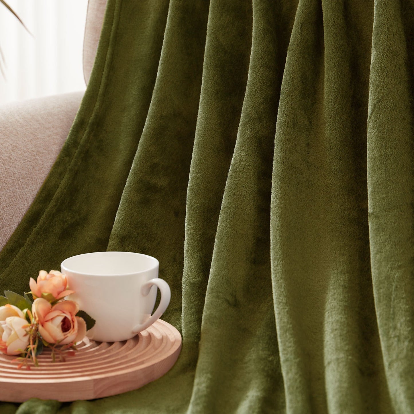 Exclusivo Mezcla Fleece Throw Blanket for Couch/Sofa/Bed,Plush Soft Blankets and Throws,Lightweight and Cozy-50" x 60" (Olive Green)