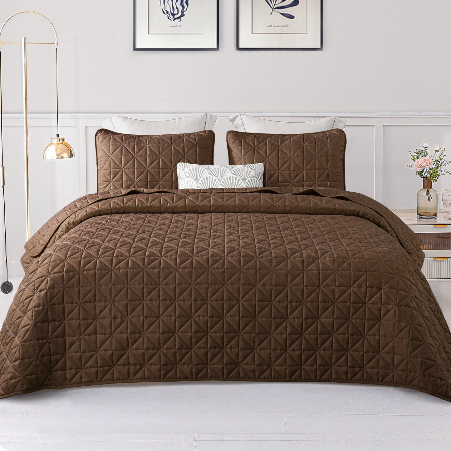 Exclusivo Mezcla Queen Quilt Bedding Set for All Seasons, Lightweight Soft Brown Quilts Queen Size Bedspreads Coverlets Bed Cover with Geometric Stitched Pattern, (1 Quilt, 2 Pillow Shams)