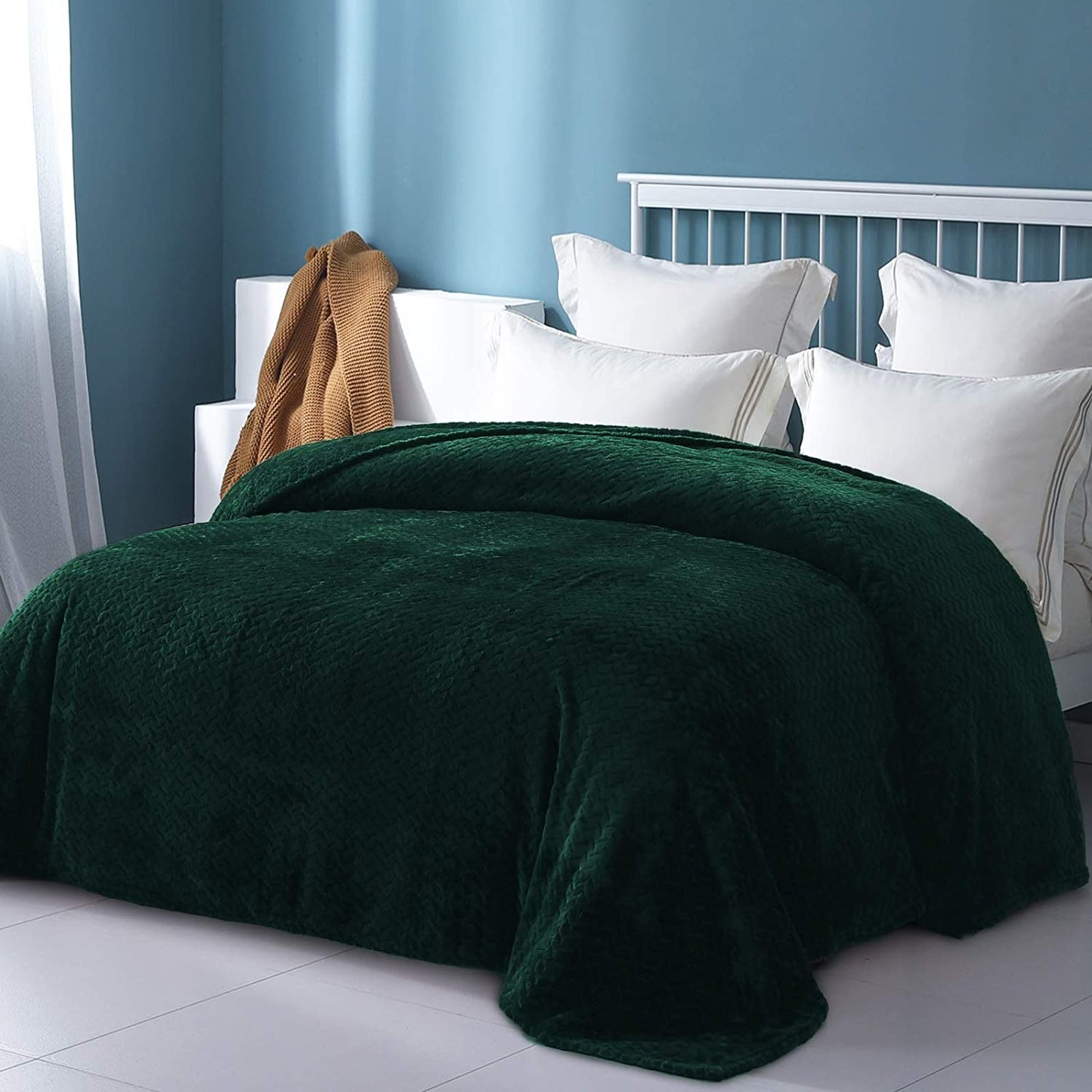Exclusivo Mezcla King Size Jacquard Weave Leaves Pattern Flannel Fleece Velvet Plush Bed Blanket for Couch Bed Sofa (90" x 104", Forest Green) - Soft, Lightweight, Warm and Cozy