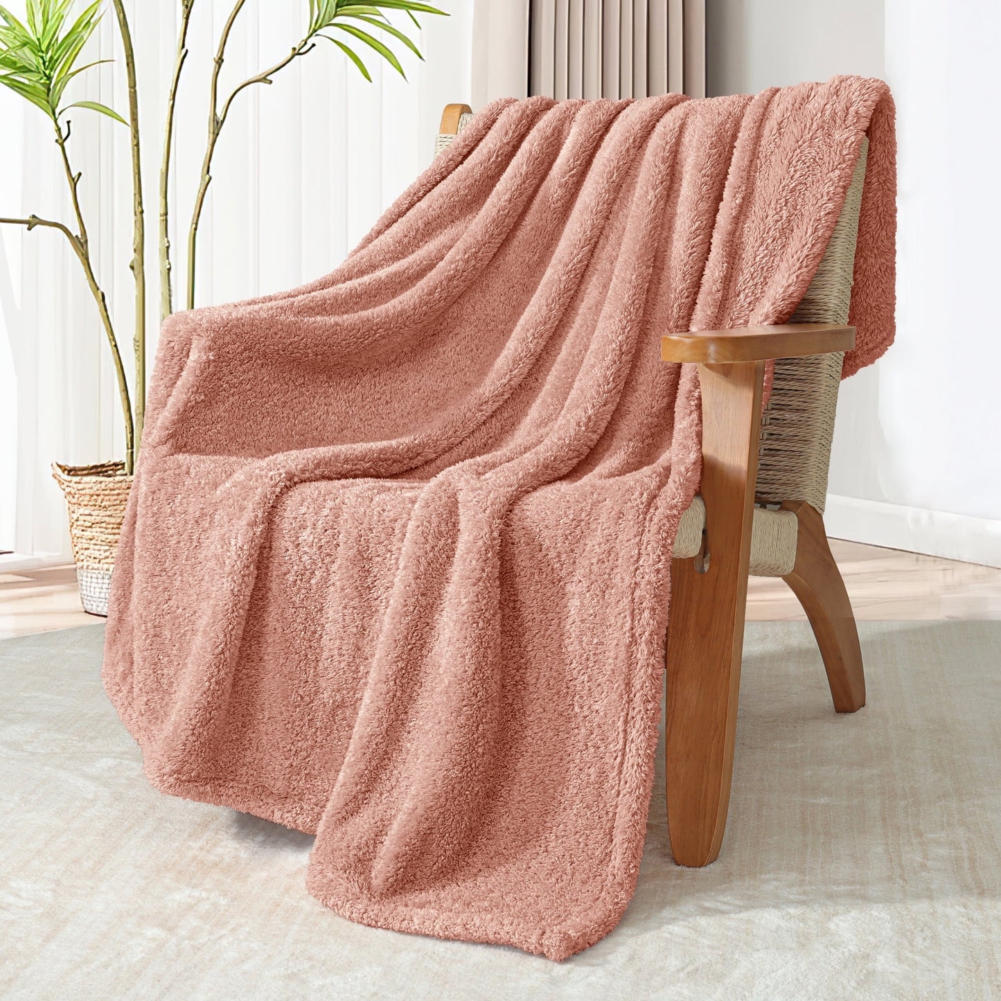 Exclusivo Mezcla Fuzzy Fleece Throw Blanket for Couch Sofa, Lightweight Fluffy Solid Velvet Blanket, Suitable for All Seasons, 50x60 Inches, Dusty Pink