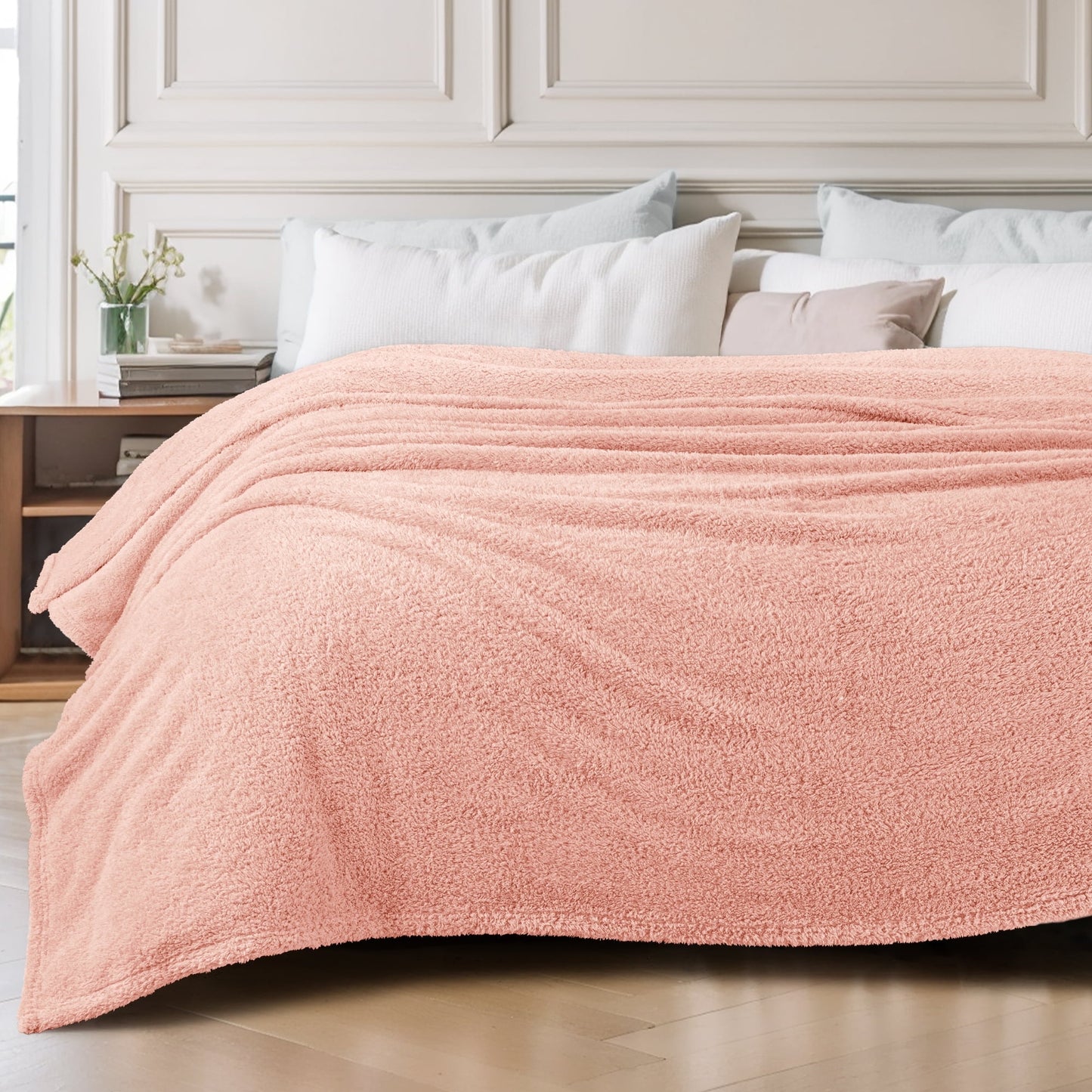 Exclusivo Mezcla Fuzzy Fleece Bed Blanket, Lightweight Fluffy Solid Velvet Blankets Queen Size, Suitable for All Seasons, 90x90 Inches, Light Pink