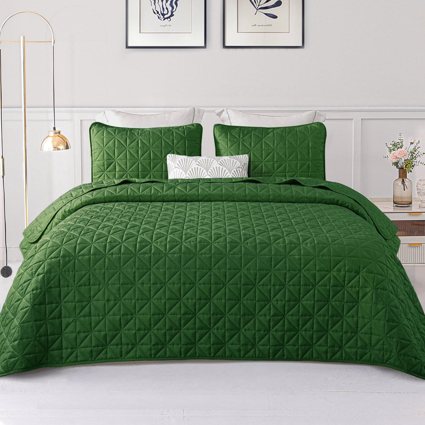 Exclusivo Mezcla Queen Quilt Bedding Set for All Seasons, Lightweight Soft Grass Green Quilts Queen Size Bedspreads Coverlets Bed Cover with Geometric Stitched Pattern, (1 Quilt, 2 Pillow Shams)