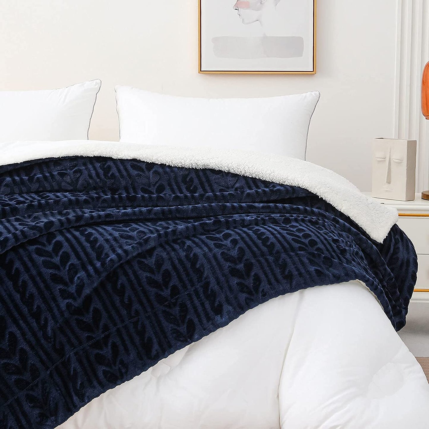 Exclusivo Mezcla 50"x70" Sherpa Fleece Throw Blanket, Reversible Velvet Plush Blankets and Soft Throws for Couch, Sofa, Bed, Super Cozy Thick and Warm, Navy Blue