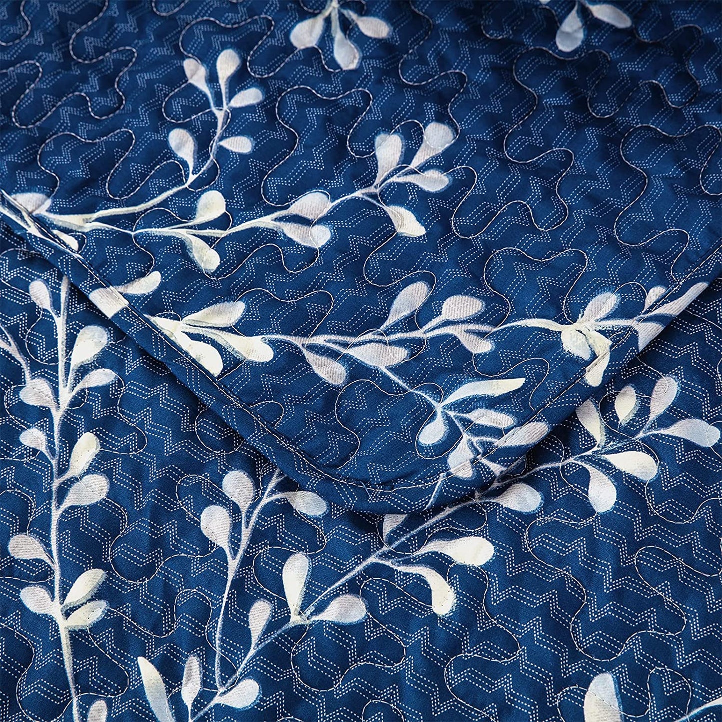 Exclusivo Mezcla Microfiber Quilted Throw Blanket, Flower Pattern Throw Blanket for Bed/ Couch/ Sofa, Soft and Lightweight (50"x 60",Navy)
