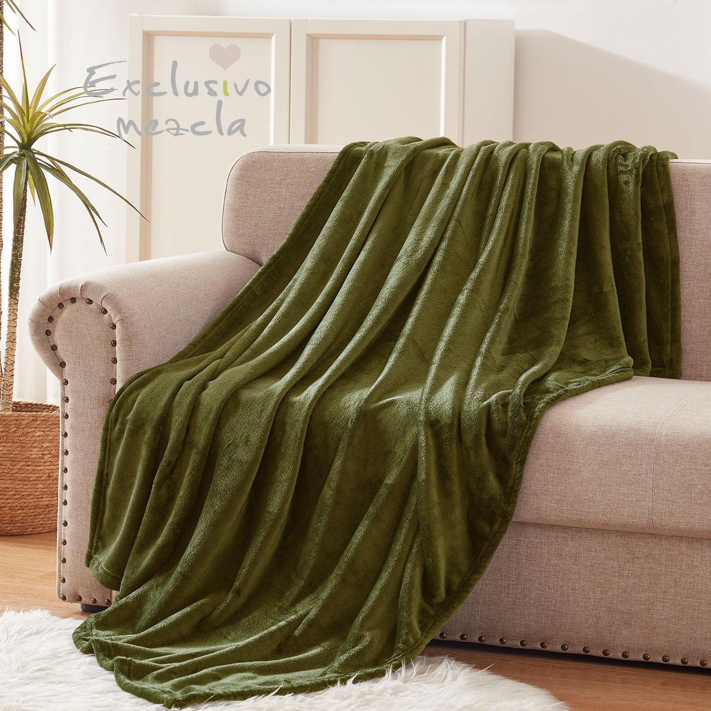 Exclusivo Mezcla Fleece Throw Blanket for Couch/Sofa/Bed,Plush Soft Blankets and Throws,Lightweight and Cozy-50" x 60" (Olive Green)
