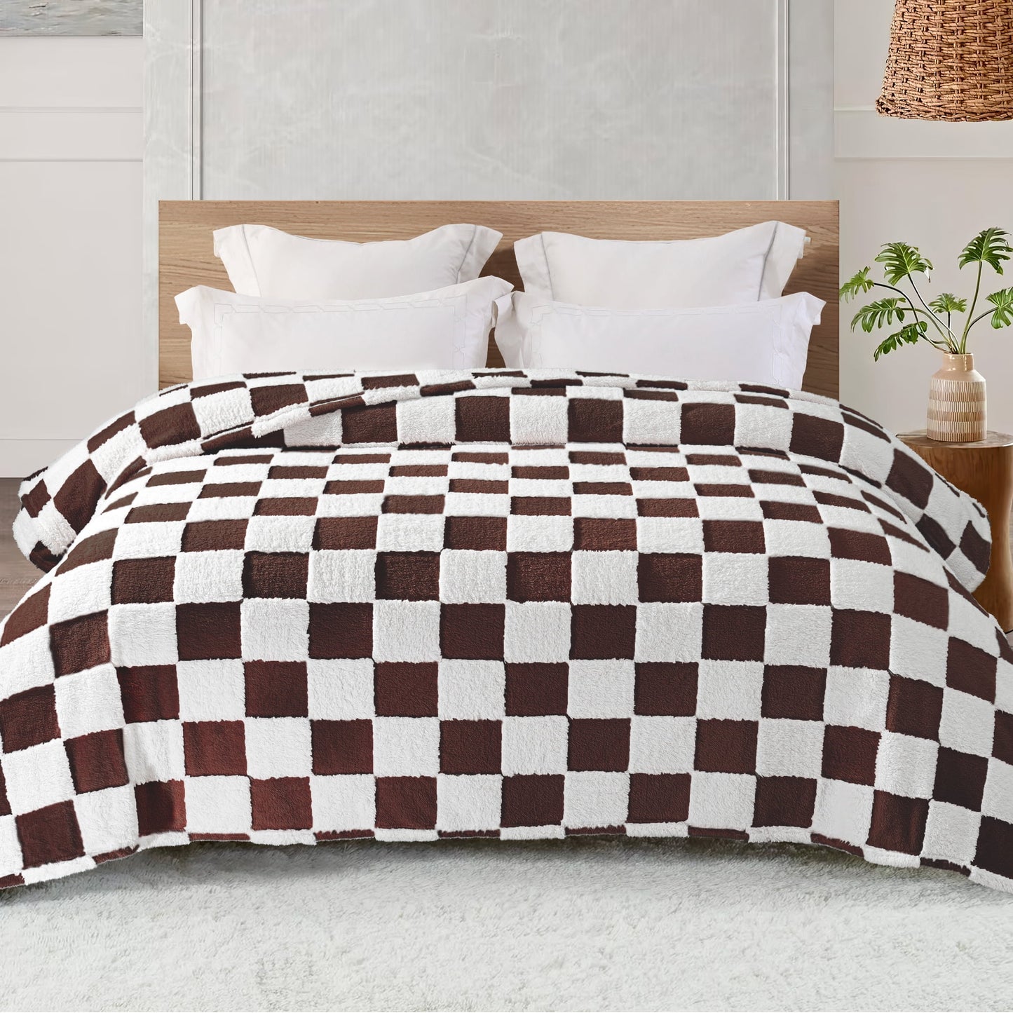 Exclusivo Mezcla Fleece Blanket King Size, Cozy Lightweight Fuzzy Checkered Blanket for Bed, Suitable for All Season, Coffee, 90" x 104"