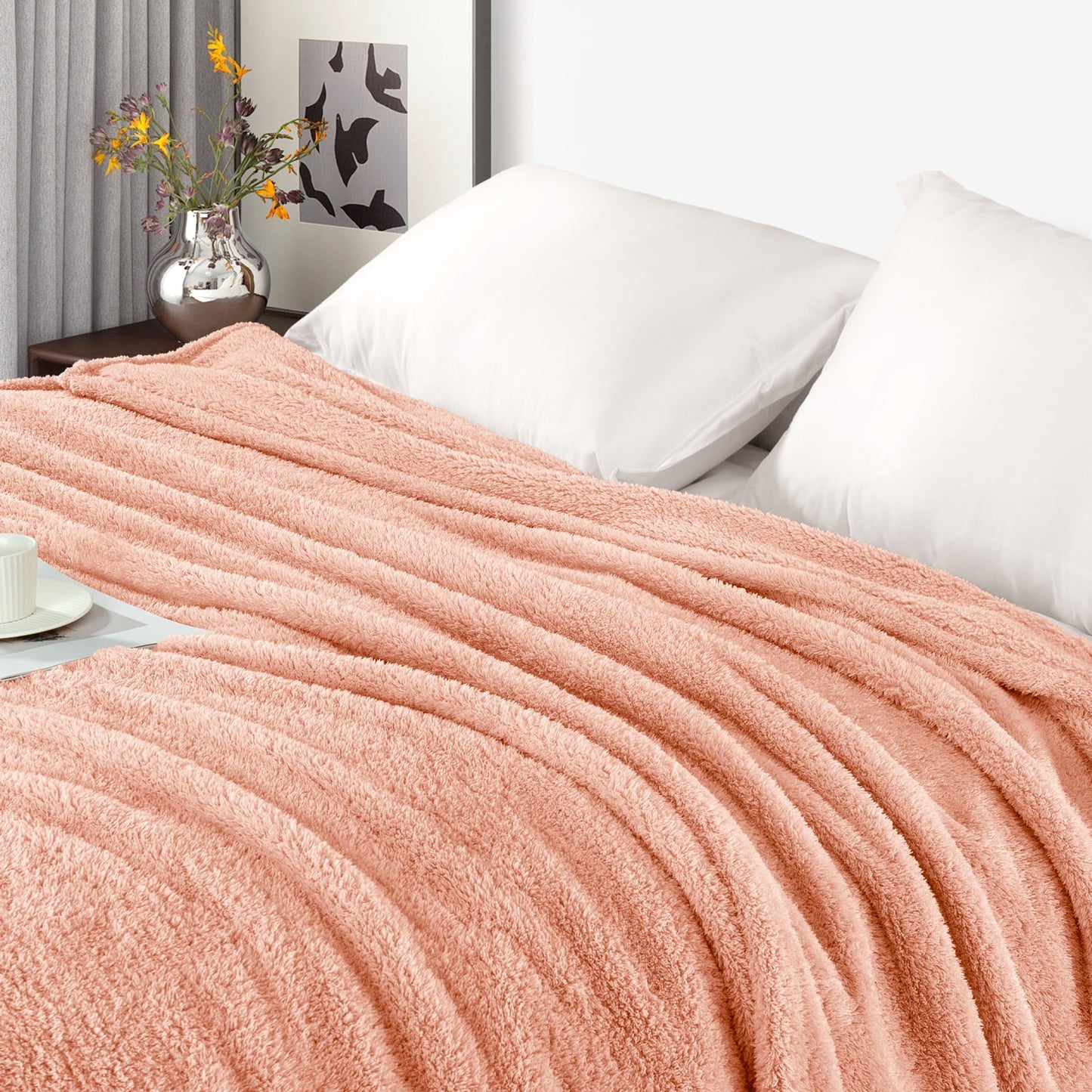 Exclusivo Mezcla Fuzzy Fleece Bed Blanket, Lightweight Fluffy Solid Velvet Blankets Queen Size, Suitable for All Seasons, 90x90 Inches, Light Pink