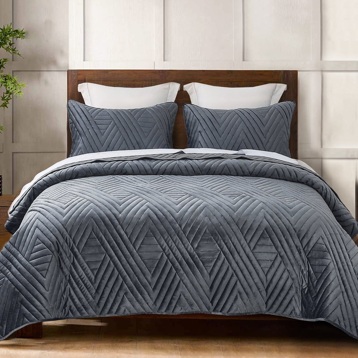 Exclusivo Mezcla Super Plush Velvet Quilts Queen Size with Pillow Shams, Luxury Soft Reversible 3 Piece Bedspreads Coverlet Comforter set for all seasons, Lightweight and Warm, Dark Grey