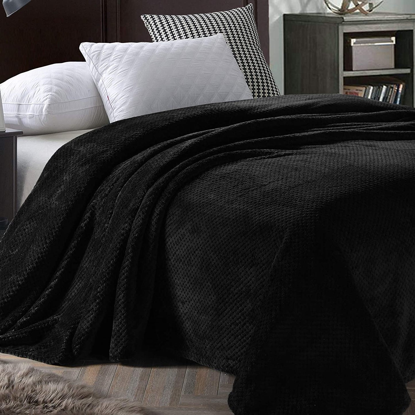 Exclusivo Mezcla Waffle Textured Soft Fleece Blanket, King Size Bed Blanket, Cozy Warm and Lightweight (Black, 90x104 inches)