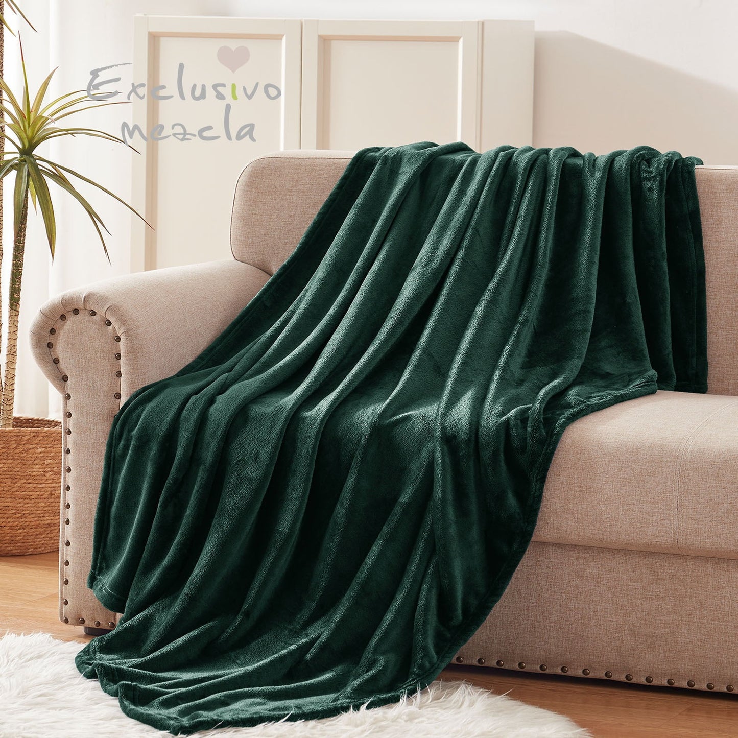 Exclusivo Mezcla Large Flannel Velvet Plush Throw Blanket - 50" x 60" (Forest Green)