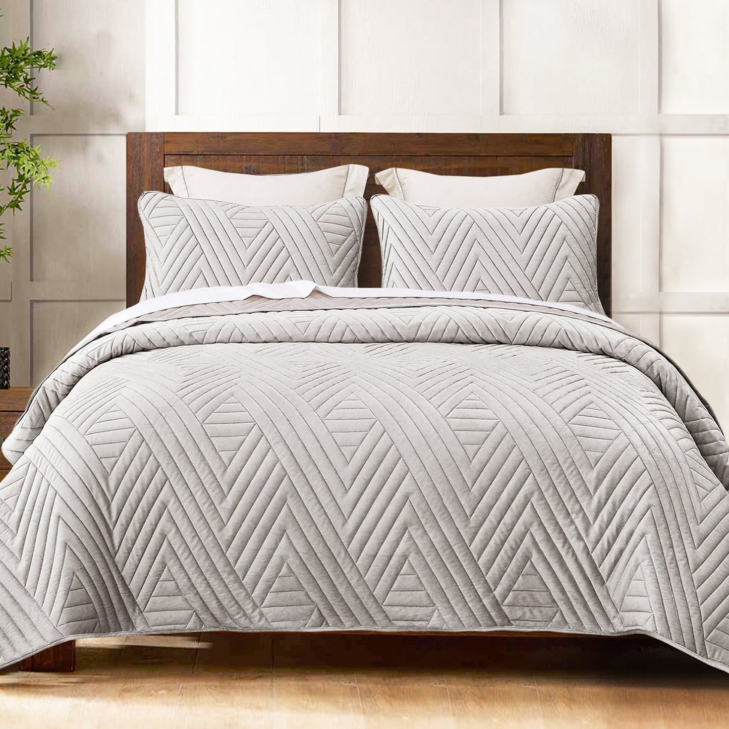 Exclusivo Mezcla Super Plush Velvet Quilt King Size with Pillow Shams, Luxury Soft Reversible 3 Piece Bedspreads Coverlet Comforter set for all seasons, Lightweight and Warm, Light Grey