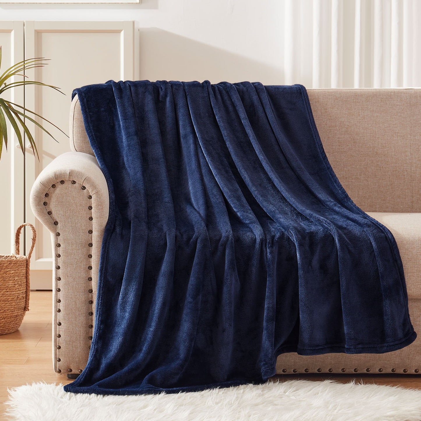 Exclusivo Mezcla Large Flannel Fleece Velvet Plush Throw Blanket?C 50" x 70" (Navy Blue)