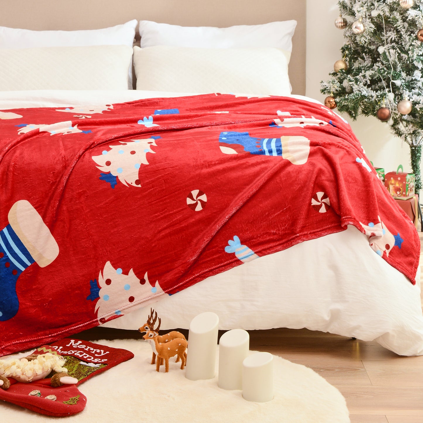 Exclusivo Mezcla Christmas Blanket, Red Flannel Fleece Blanket with Reindeer Pattern, Super Soft and Warm Holiday Throw Blanket for Couch, Bed and Sofa, 50x60 inches