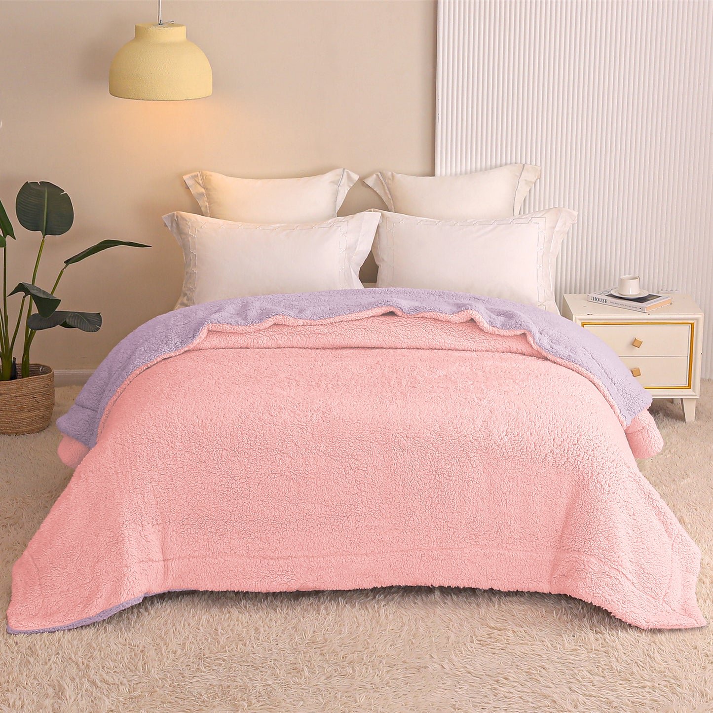 Exclusivo Mezcla Queen Size Reversible Sherpa Fleece Blanket, Soft Plush Blanket for Bed Sofa, Warm Fluffy Blankets for All Season, 90x90 Inches, Light Pink/ Light Purple
