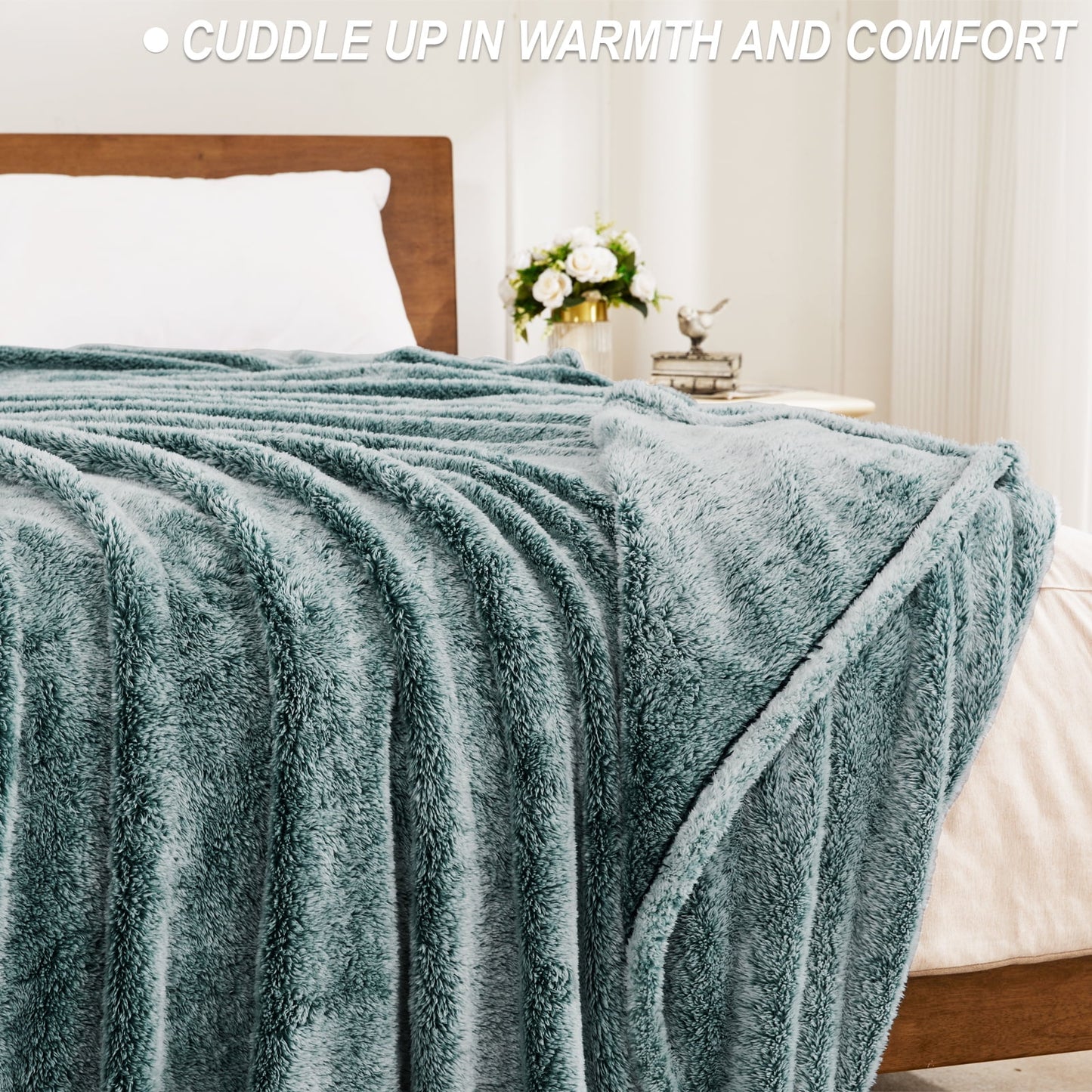 Exclusivo Mezcla Plush Extra Large Fleece Throw Blanket for Couch, Bed and Sofa (50x70 inches,Mixed Forest Green) Soft, Warm, Lightweight