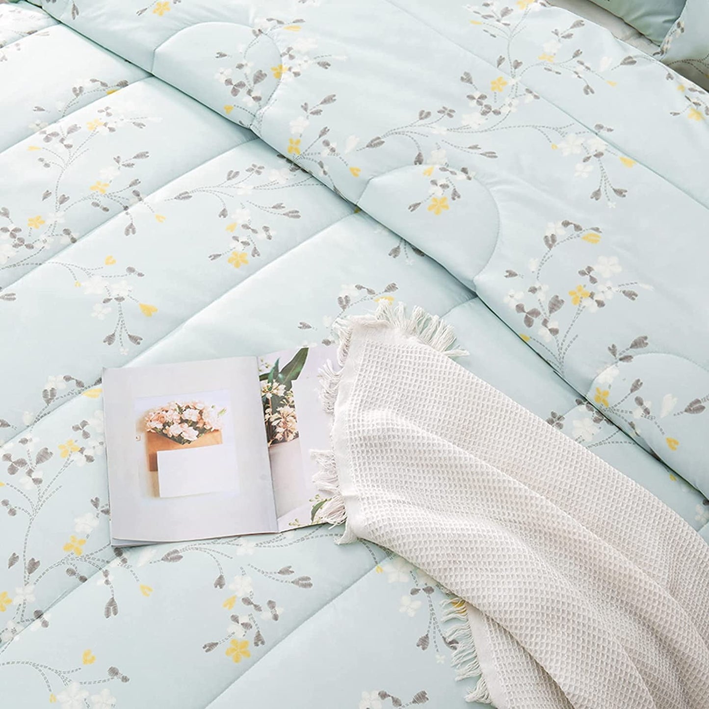 Exclusivo Mezcla 2-Piece Floral Twin Comforter Set, Microfiber Bedding Down Alternative Comforter for All Seasons with 1 Pillow Sham, Baby Blue