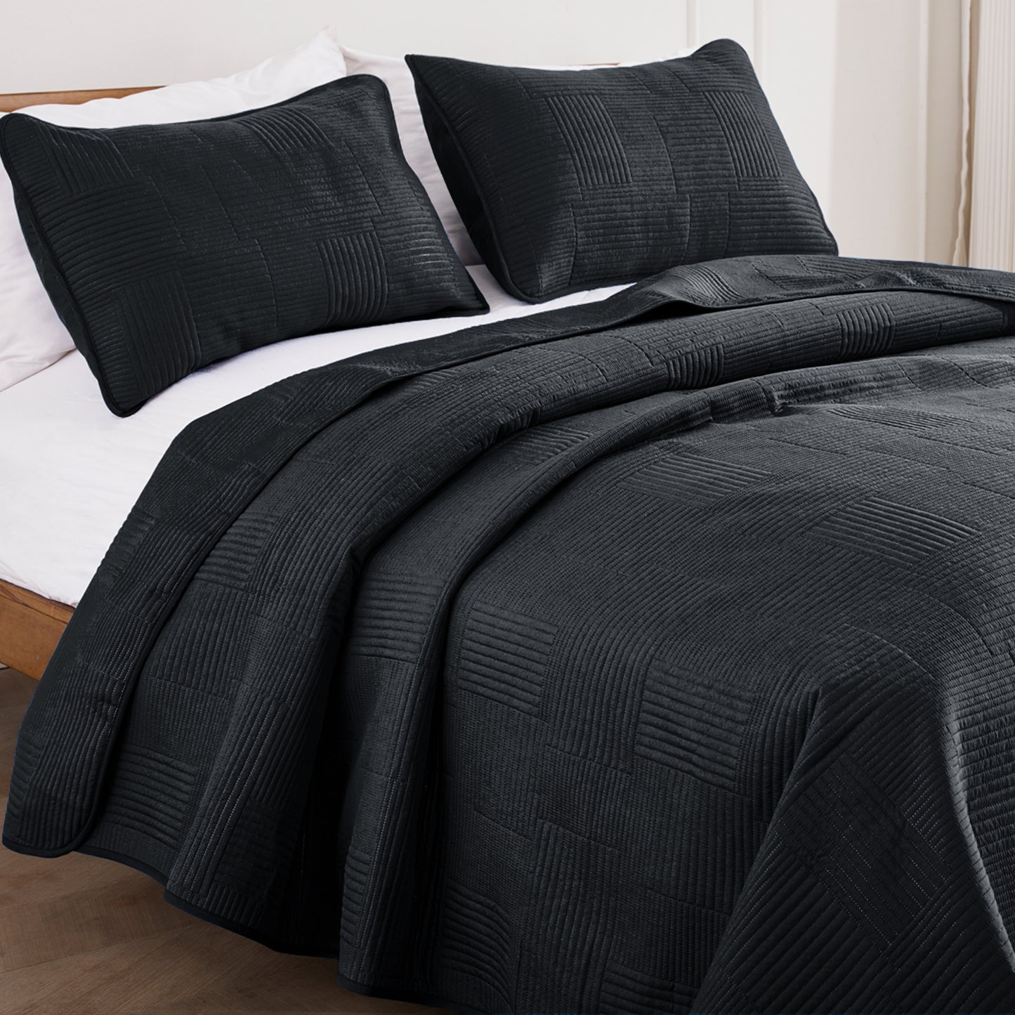 Exclusivo Mezcla Queen Quilt Set, Soft and Lightweight Bedspreads Coverlet with Striped Pattern, Bedding Sets with 2 Pillow Shams, Reversible Bed Cover for All Seasons, 96x90 Inches, Black Grid