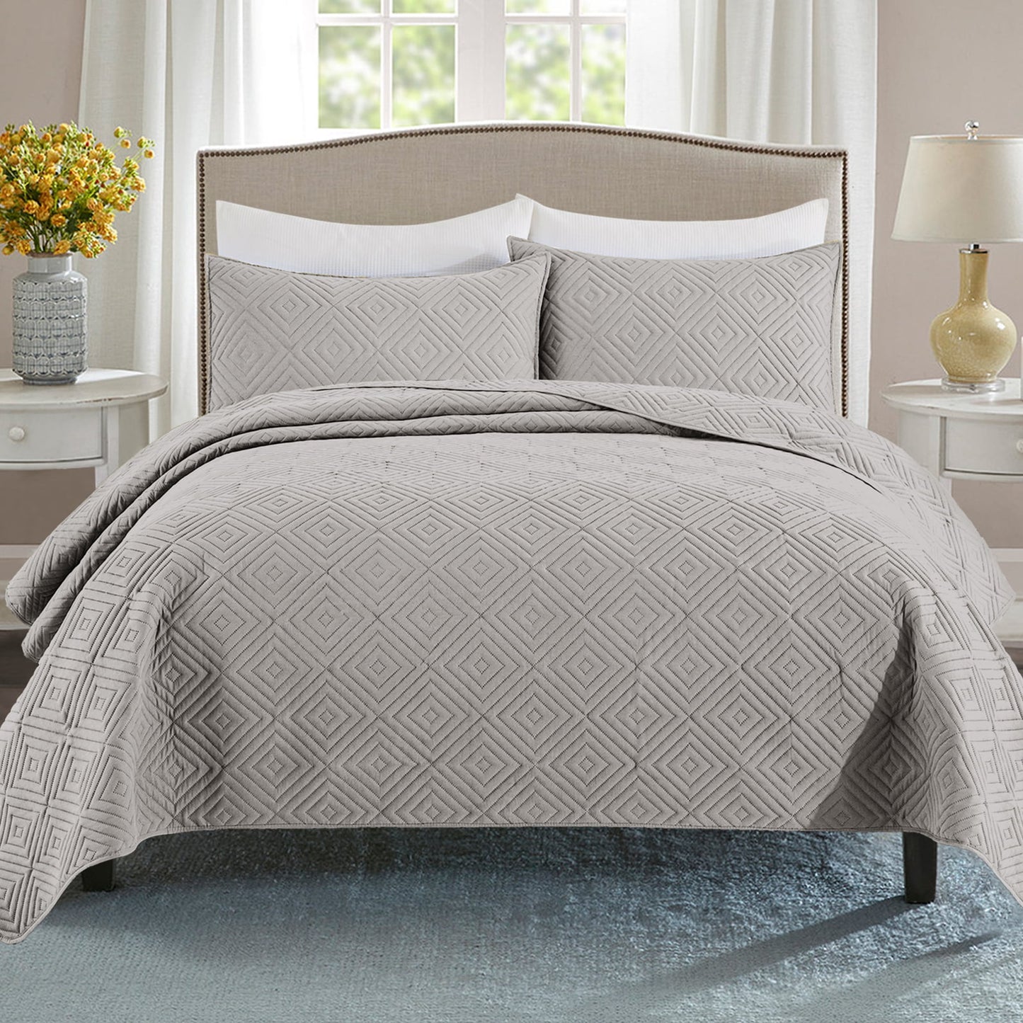 Exclusivo Mezcla 2-Piece Light Gray Twin Size Quilt Set, Square Pattern Ultrasonic Lightweight and Soft Quilts/Bedspreads/Coverlets/Bedding Set (1 Quilt, 1 Pillow Sham) for All Seasons