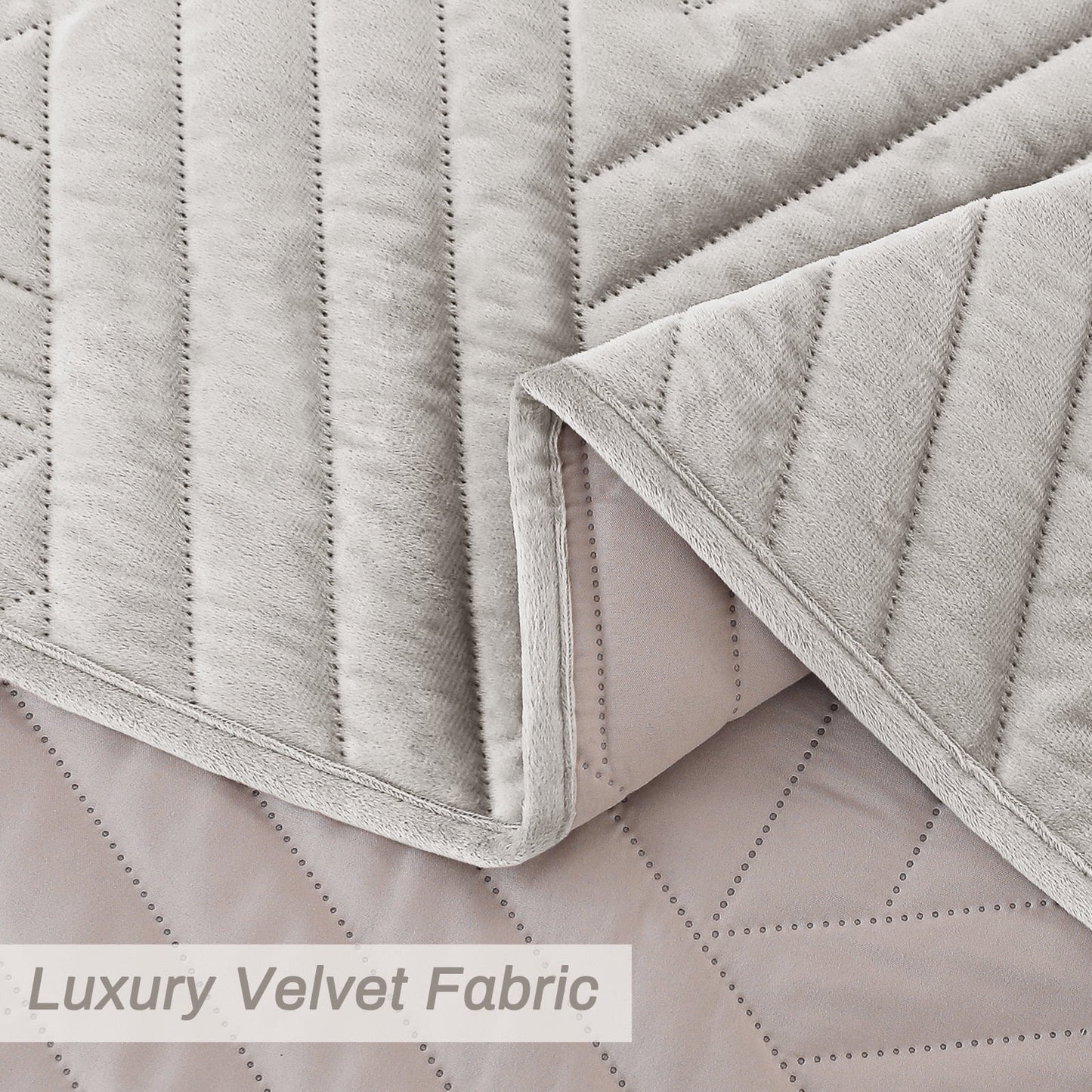 Exclusivo Mezcla Super Plush Velvet Quilt King Size with Pillow Shams, Luxury Soft Reversible 3 Piece Bedspreads Coverlet Comforter set for all seasons, Lightweight and Warm, Light Grey