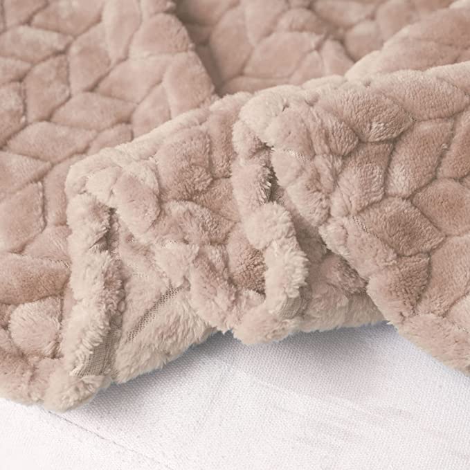 Exclusivo Mezcla Extra Large Flannel Fleece Throw Blanket, 50x70 Inches Leaves Pattern Soft Throw Blanket for Couch, Cozy, Warm, and Lightweight Blanket for Winter, Camel Blanket