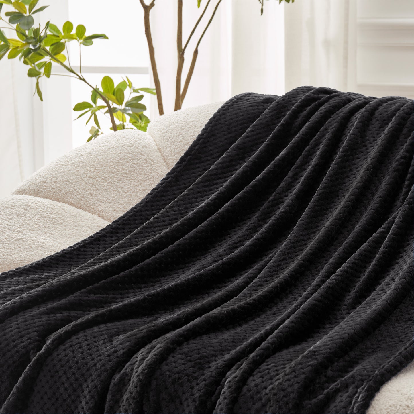 Exclusivo Mezcla Waffle Textured Soft Fleece Blanket, King Size Bed Blanket, Cozy Warm and Lightweight (Black, 90x104 inches)