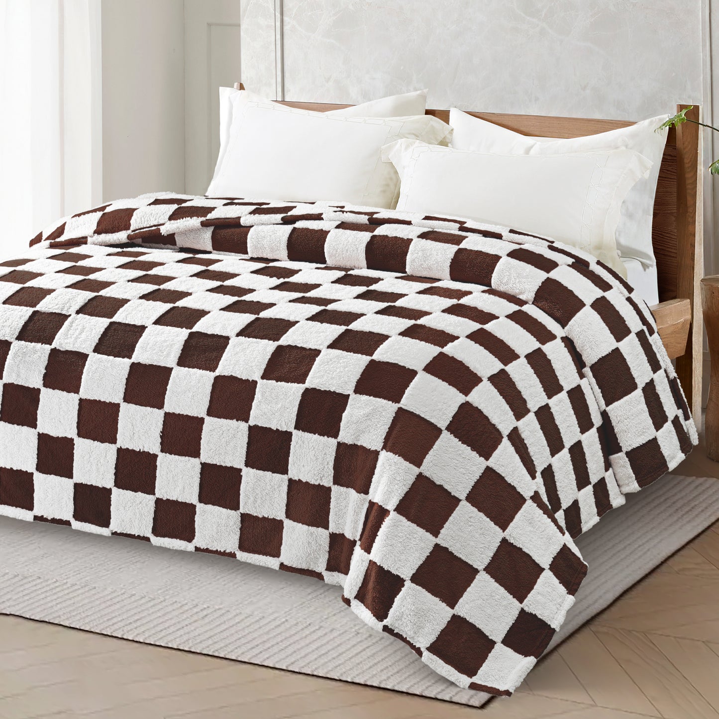 Exclusivo Mezcla Fleece Blanket King Size, Cozy Lightweight Fuzzy Checkered Blanket for Bed, Suitable for All Season, Coffee, 90" x 104"