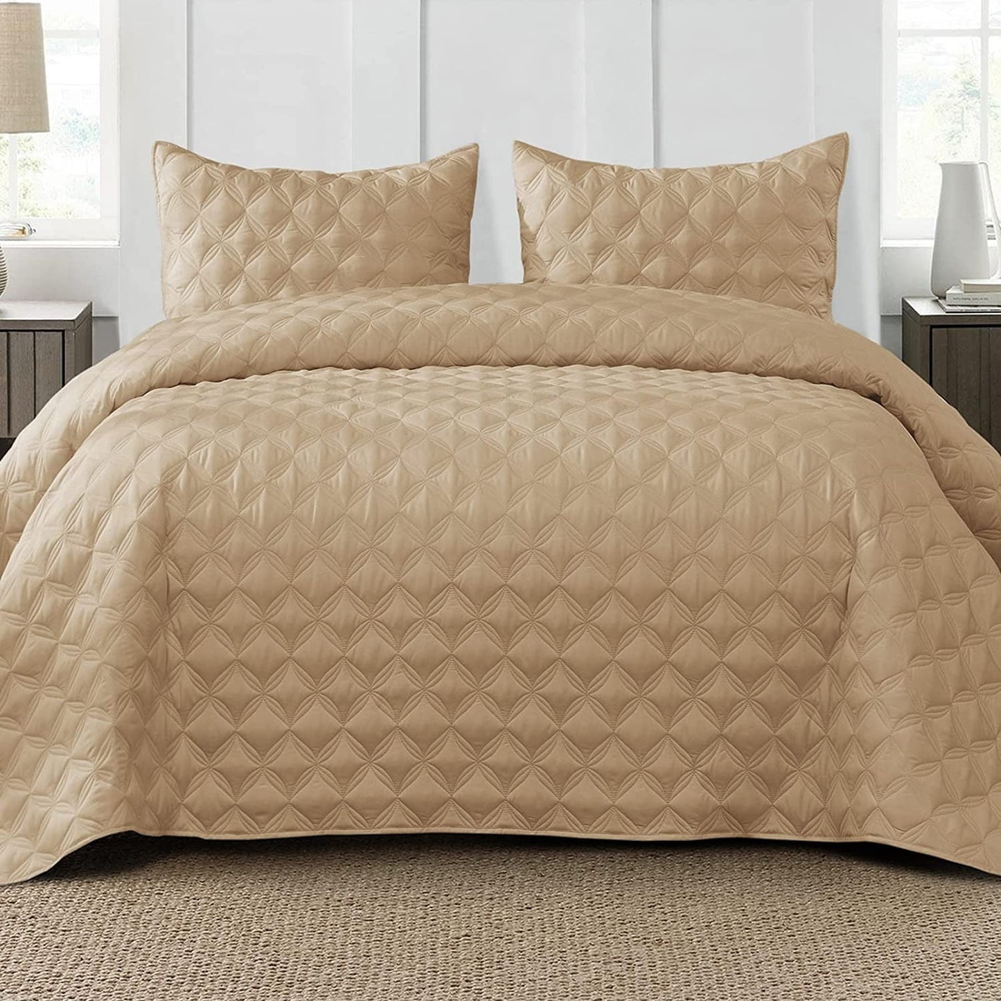 Exclusivo Mezcla Bed Quilt Set King Size for All Seasons, Stitched Pattern Quilted Bedspread/ Bedding Set/ Coverlet with 2 Pillow shams, Lightweight and Soft, Camel
