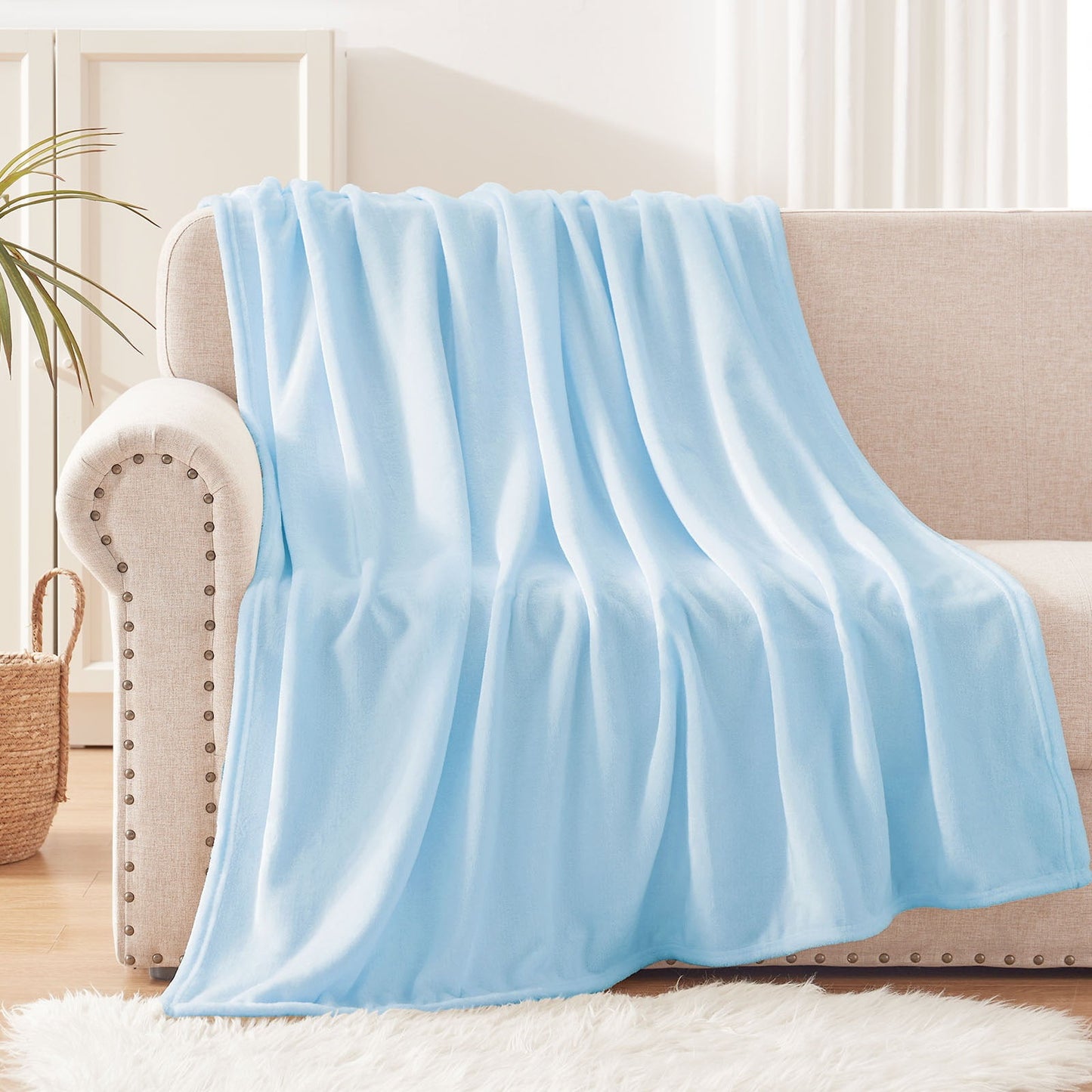 Exclusivo Mezcla Fleece Throw Blanket for Couch/Sofa/Bed,Plush Soft Blankets and Throws,Lightweight and Cozy-50" x 60" ( Ice Blue )
