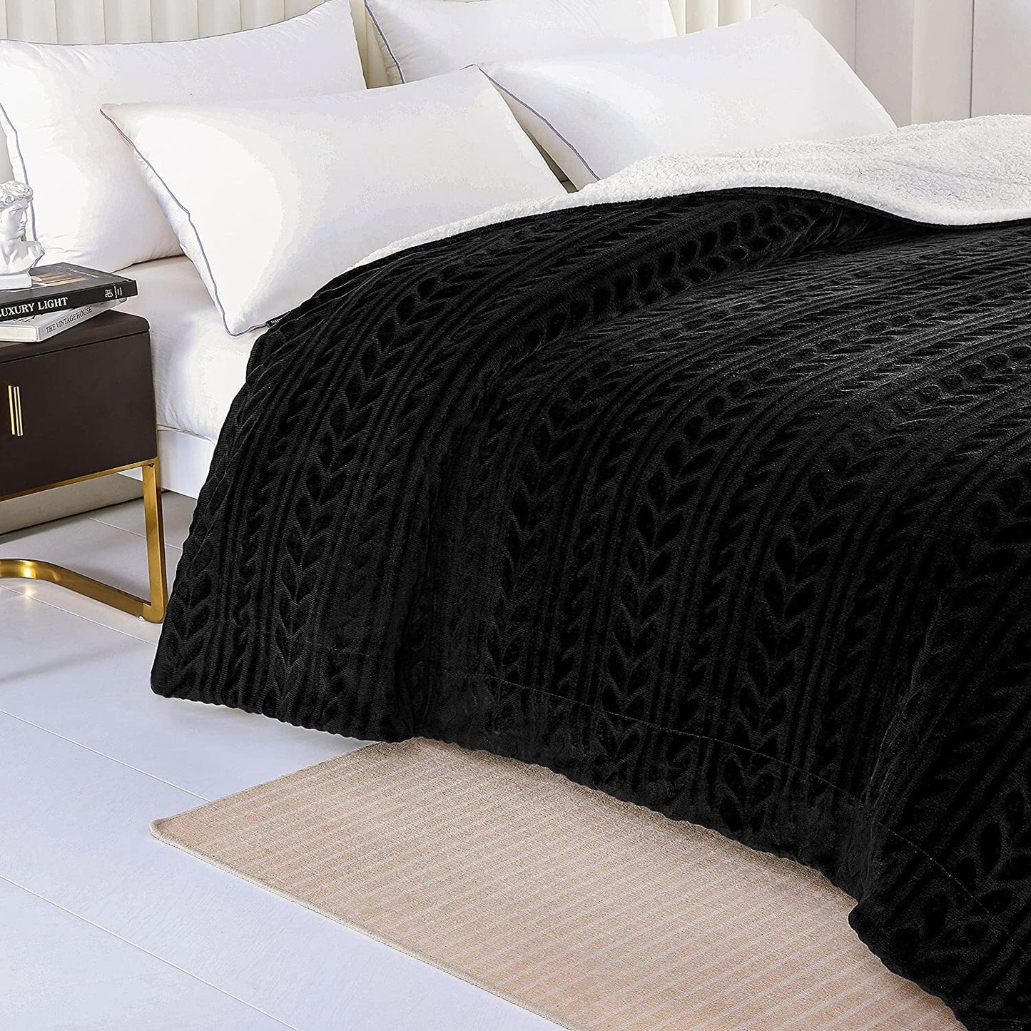 Exclusivo Mezcla King Size Sherpa Fleece Bed Blanket, Ultra Soft and Warm Reversible Velvet Blankets for Bed Couch Sofa 90x104 inches, Black