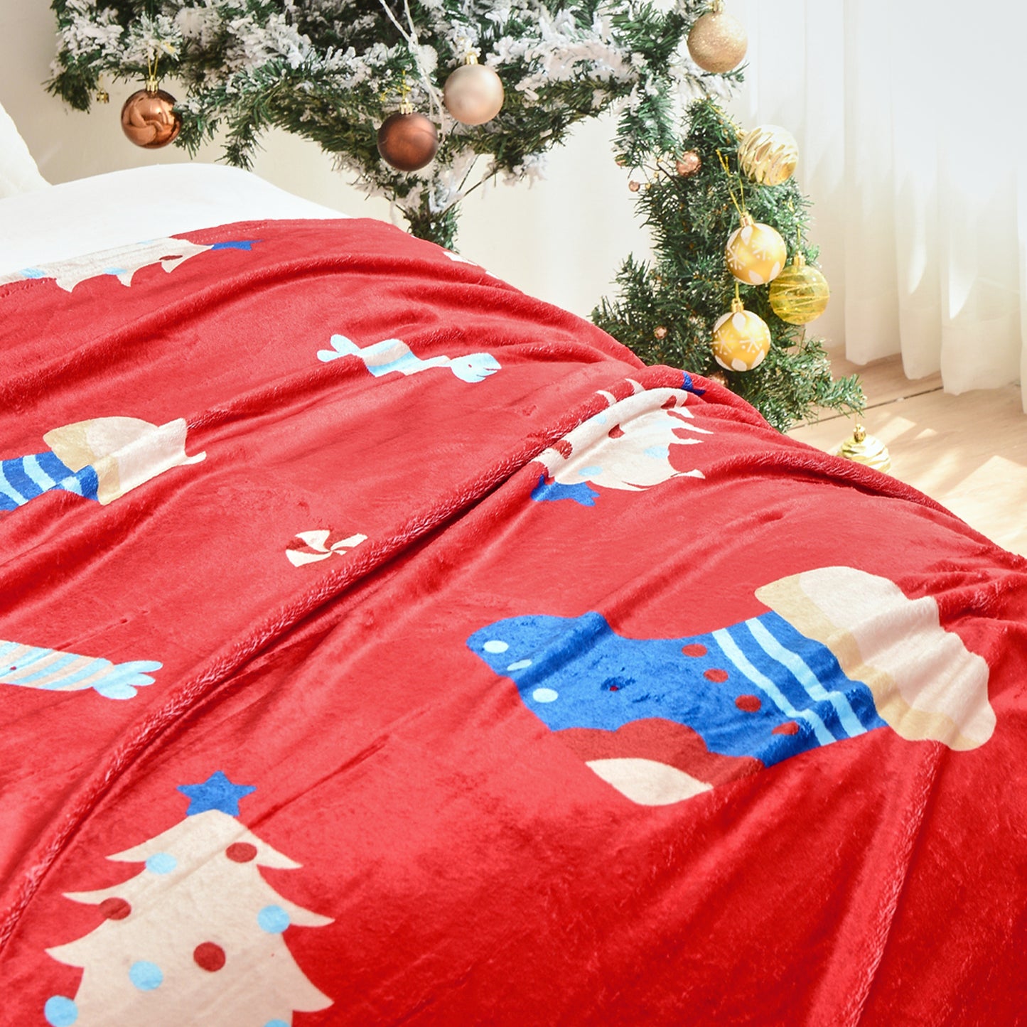 Exclusivo Mezcla Christmas Blanket, Red Flannel Fleece Blanket with Reindeer Pattern, Super Soft and Warm Holiday Throw Blanket for Couch, Bed and Sofa, 50x60 inches