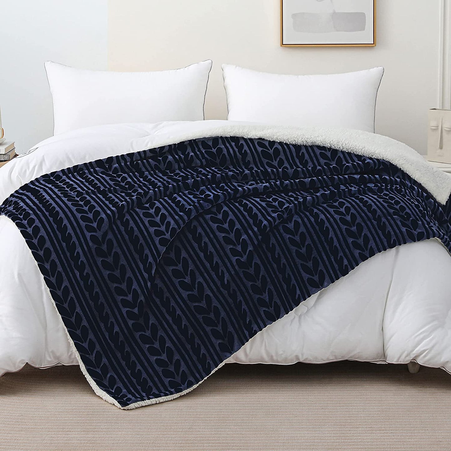 Exclusivo Mezcla 50"x70" Sherpa Fleece Throw Blanket, Reversible Velvet Plush Blankets and Soft Throws for Couch, Sofa, Bed, Super Cozy Thick and Warm, Navy Blue