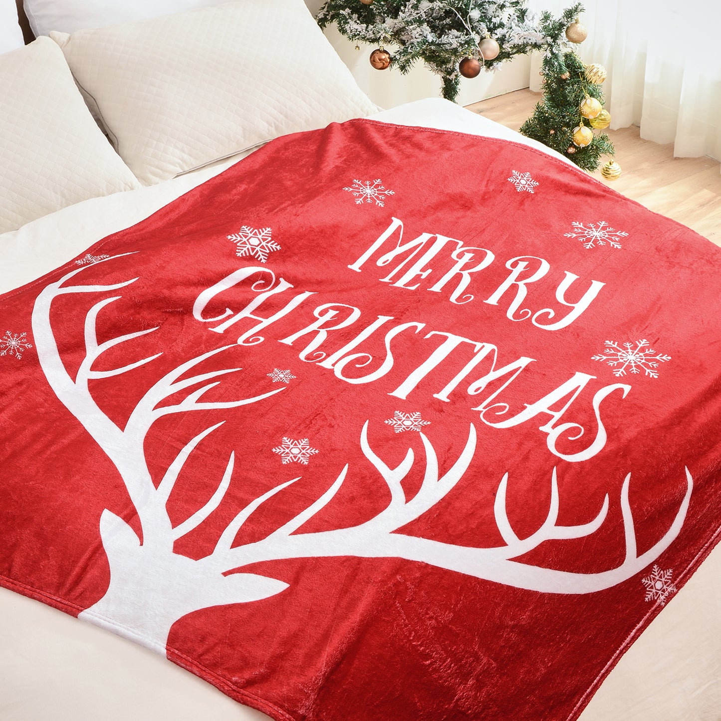 Exclusivo Mezcla Christmas Blanket, Green Flannel Fleece Blanket with Reindeer Pattern, Super Soft and Warm Holiday Throw Blanket for Couch, Bed and Sofa, 50x60 inches