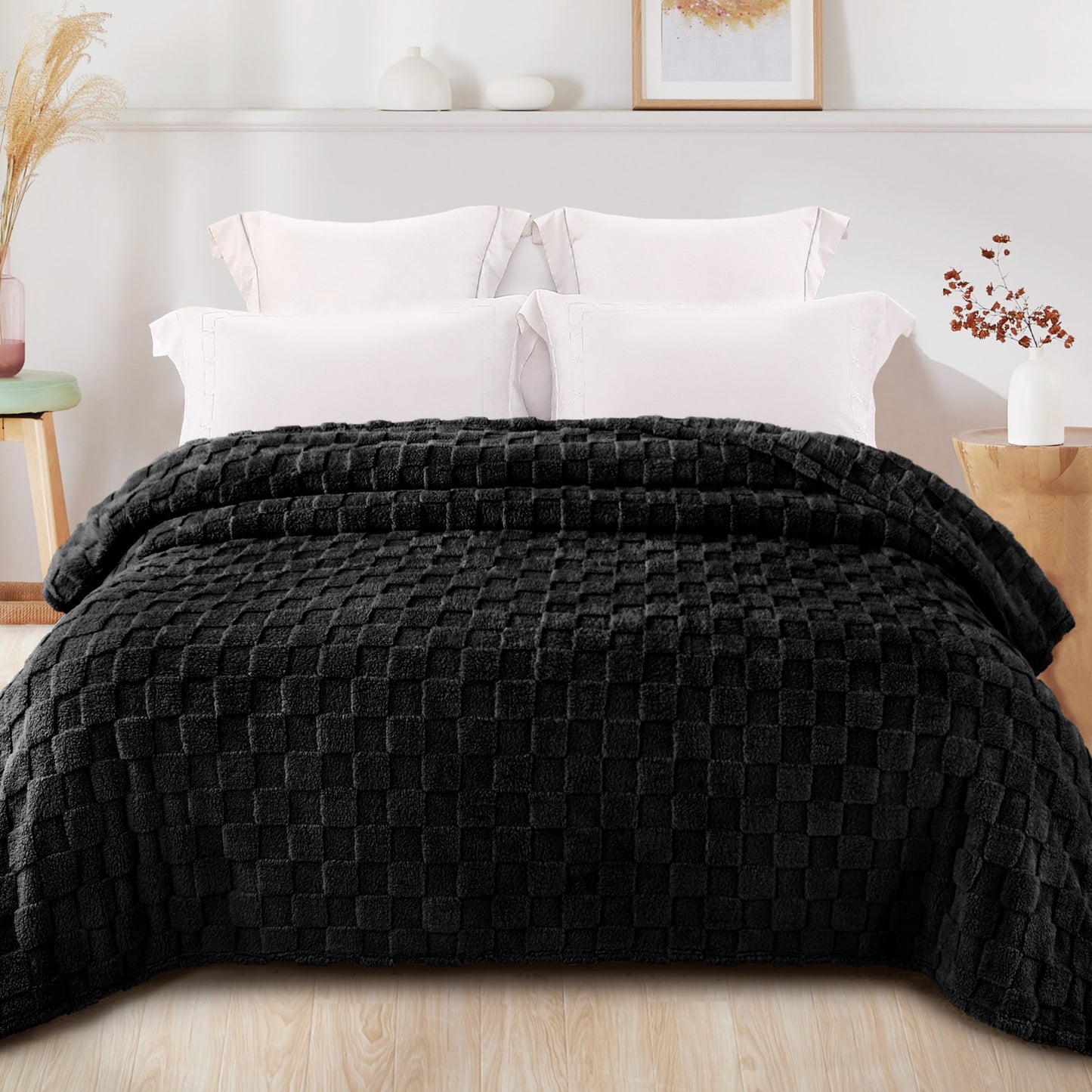 Exclusivo Mezcla King Size Flannel Fleece Blanket, Super Soft 3D Checkered Jacquard Bed Blanket, Cozy Fluffy Lightweight Blanket for All Seasons, 90x104 Inches, Black Blanket
