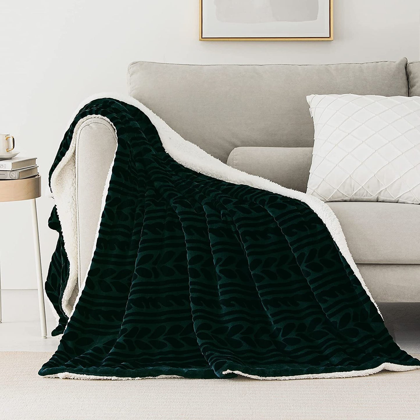 Exclusivo Mezcla 50"x70" Sherpa Fleece Throw Blanket, Reversible Velvet Plush Blankets and Soft Throws for Couch, Sofa, Bed, Super Cozy Thick and Warm, Forest Green