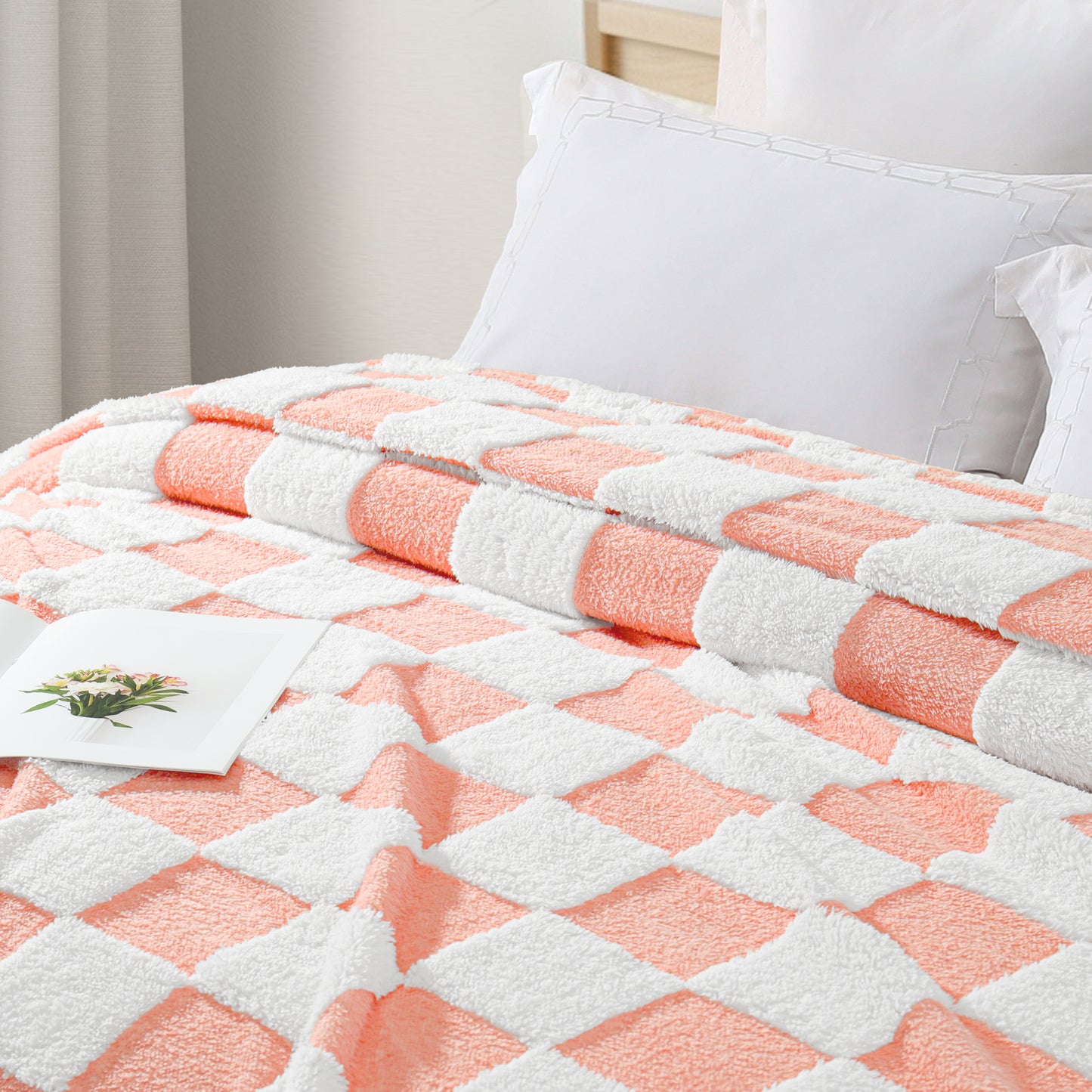 Exclusivo Mezcla Checkered Throw Blanket, Super Soft and Warm Fluffy Fleece Blanket for Couch, Sofa, Bed, Cute Plaid Pattern, Pink, 50" x 60"