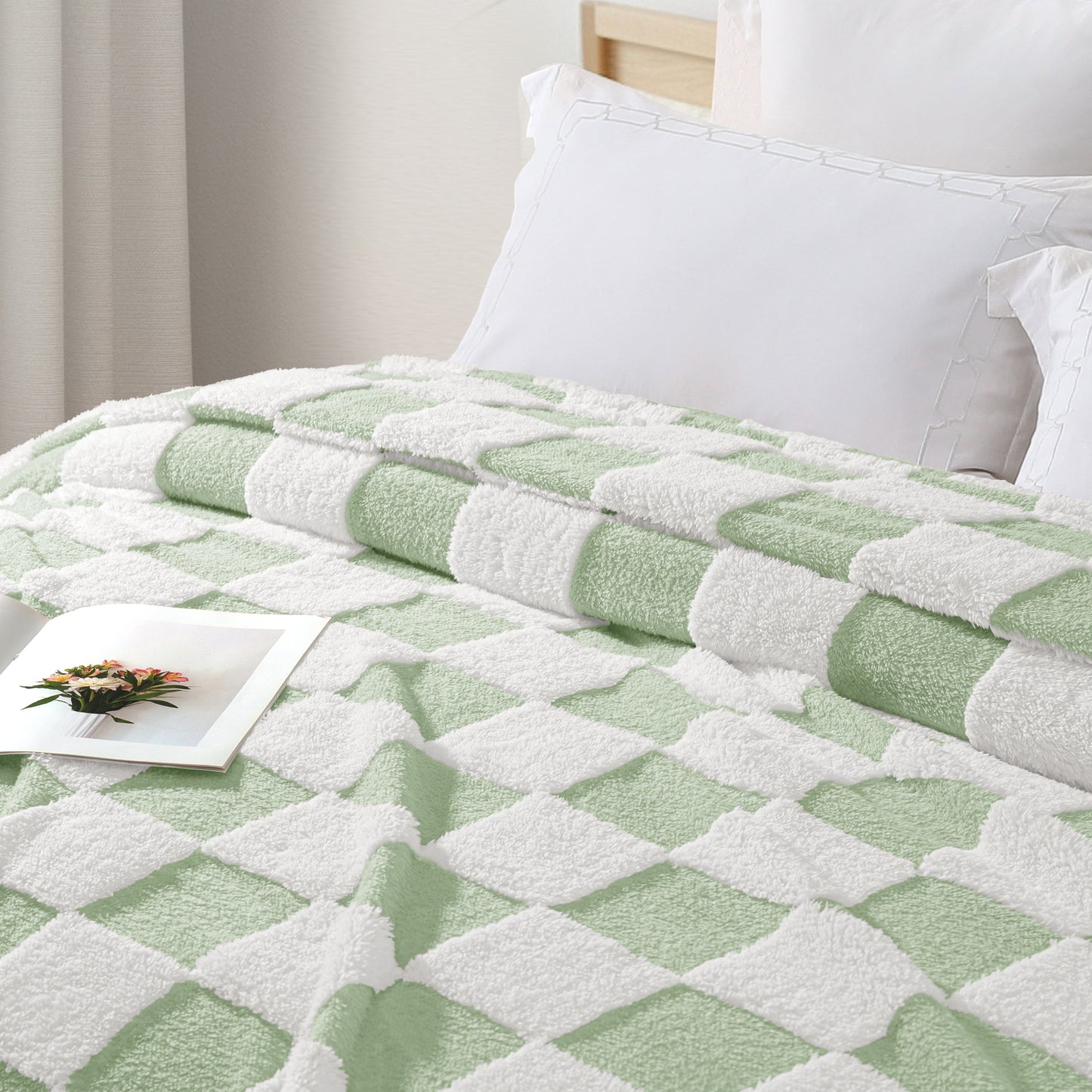 Exclusivo Mezcla Checkered Throw Blanket, Super Soft and Warm Fluffy Fleece Blanket for Couch, Sofa, Bed, Cute Plaid Pattern, Sage Green, 50" x 60"