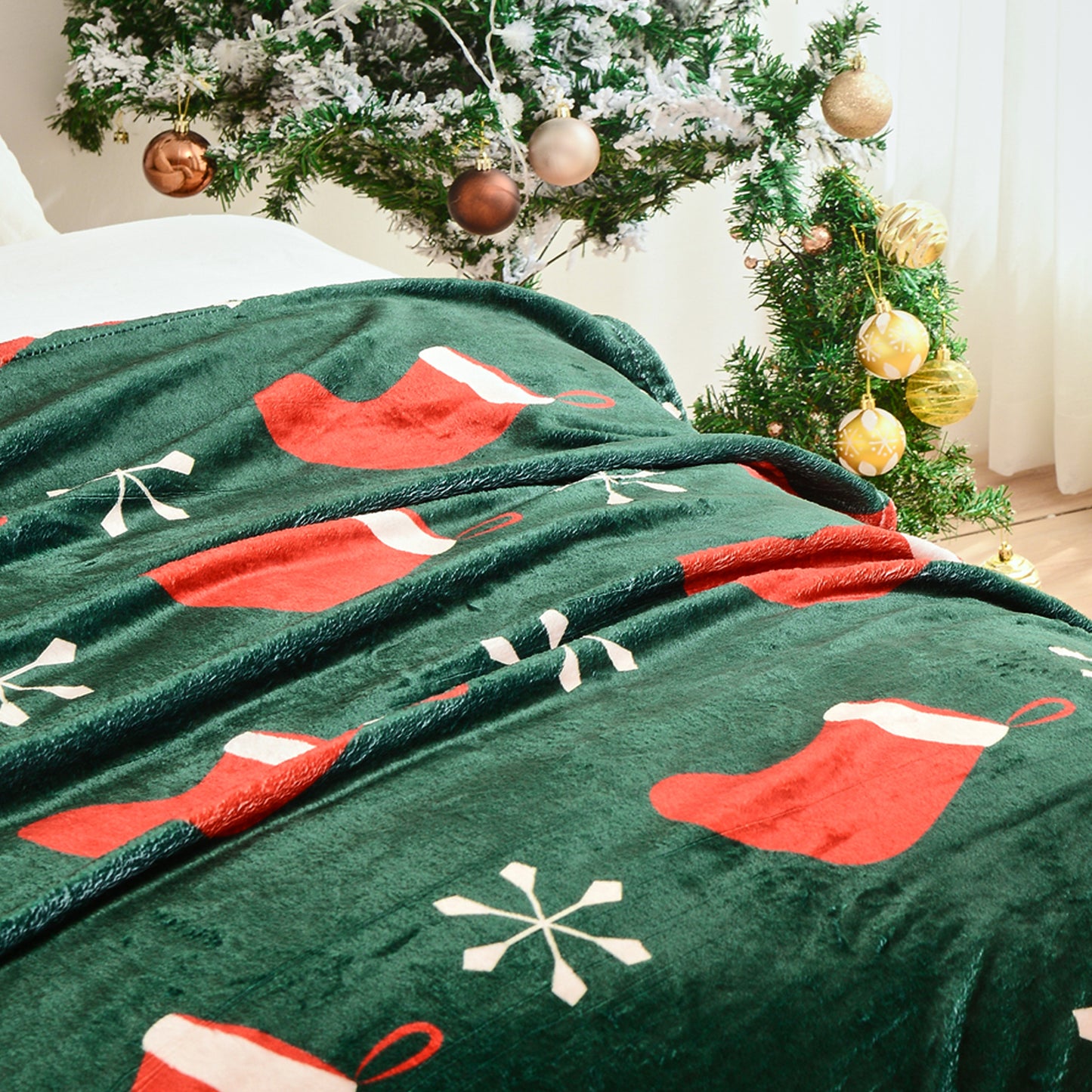 Exclusivo Mezcla Christmas Blanket, Green Flannel Fleece Blanket with Stockings Pattern, Super Soft and Warm Holiday Throw Blanket for Couch, Bed and Sofa, 50x60 inches