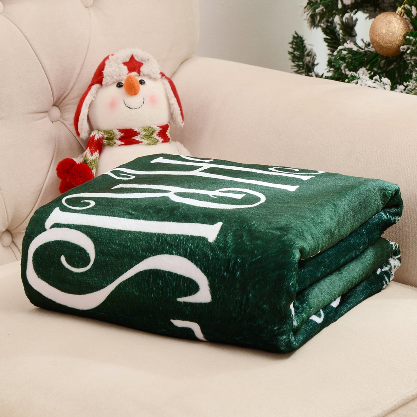 Exclusivo Mezcla Christmas Blanket, Red Flannel Fleece Blanket with Snowflakes Pattern, Super Soft and Warm Holiday Throw Blanket for Couch, Bed and Sofa, 50x60 inches