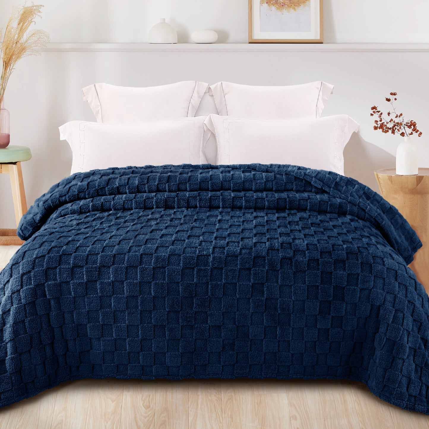 Exclusivo Mezcla King Size Flannel Fleece Blanket, Super Soft 3D Checkered Jacquard Bed Blanket, Cozy Fluffy Lightweight Blanket for All Seasons, 90x104 Inches, Navy Blue Blanket
